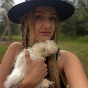 Meet your Posher, Emily